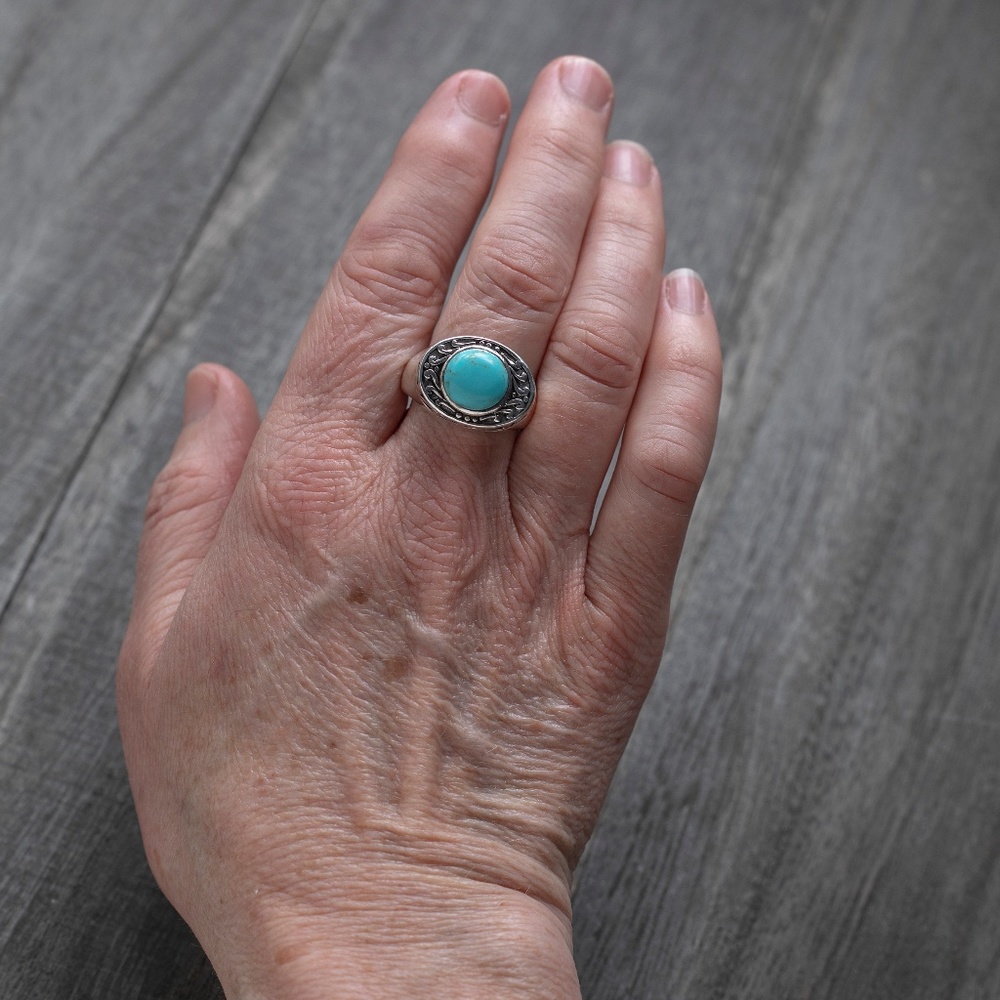 .925 Round Turquoise Ring with Oval Filigree